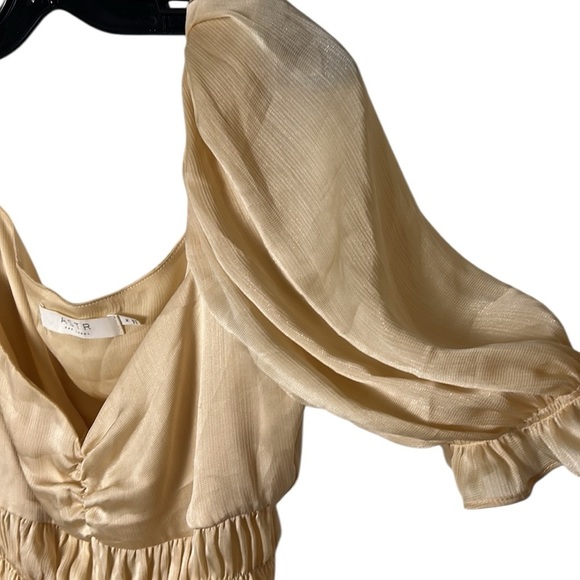 ASTR The Label balloon sleeve smocked top, ruffles,peplum, gold,feminine,sexy - Picture 3 of 11